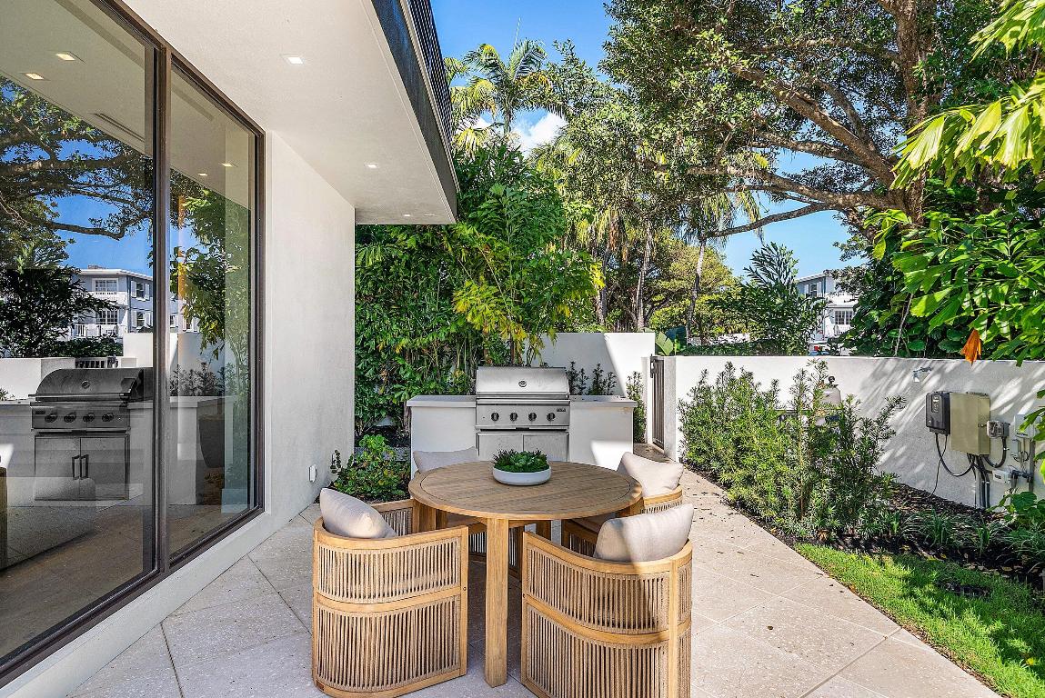 ANDREWS AVENUE TOWNHOMES - Residential