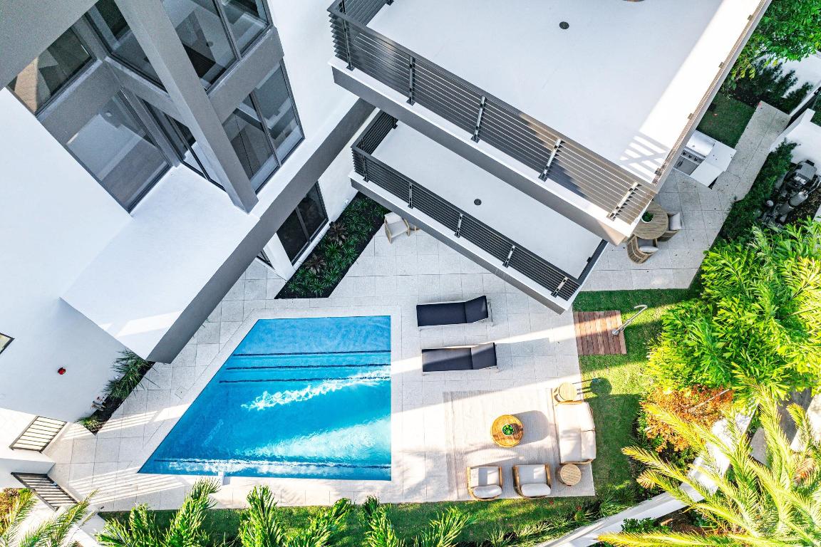 ANDREWS AVENUE TOWNHOMES - Residential