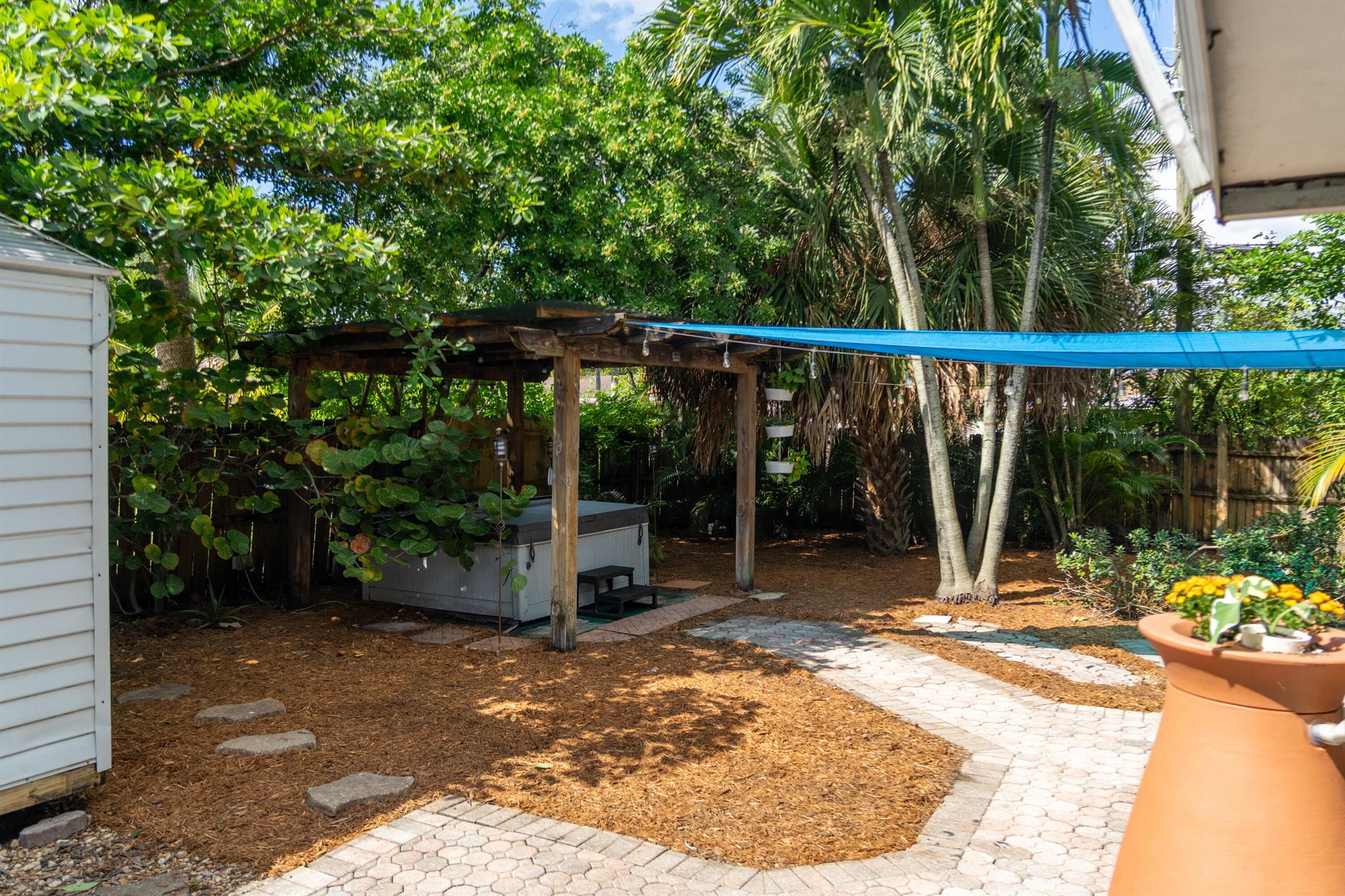 COUNTRY CLUB ACRES 5 - Residential