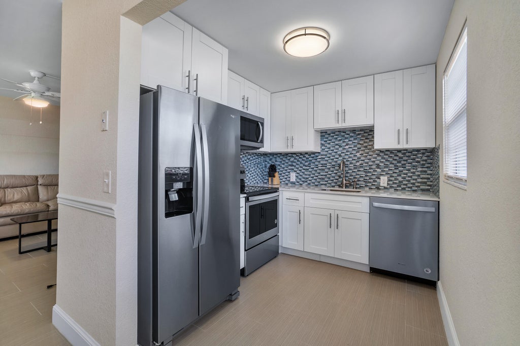 Photo of 224 Fanshaw F, Boca Raton, FL 33434 (MLS # B26064472)