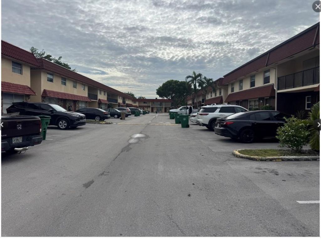 Photo of 6560 SW 41st Pl, Fort Lauderdale, FL 33314 (MLS # F10537388)