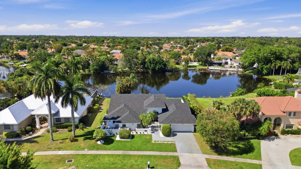 Photo of 12725 KINGSWAY Road, Wellington, FL 33414 (MLS # B26056182)