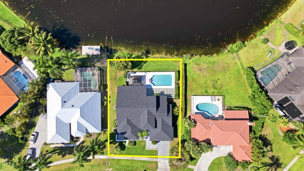 Photo of 12725 KINGSWAY Road, Wellington, FL 33414 (MLS # B26056182)