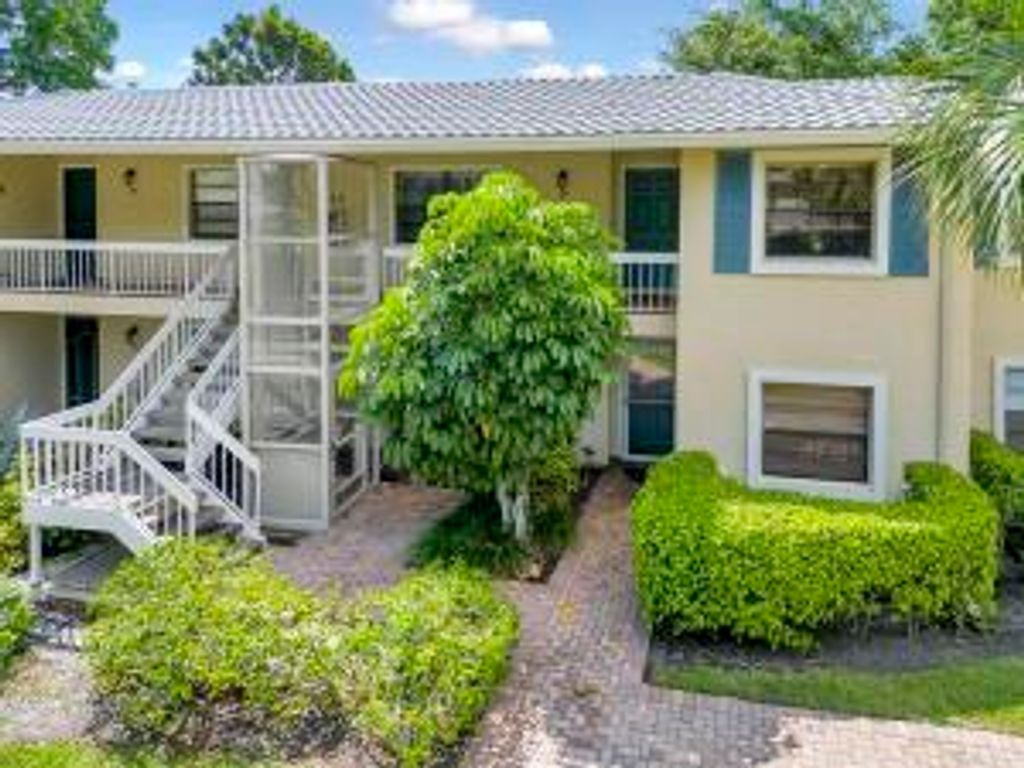 Photo of 14 Westgate Lane #D, Boynton Beach, FL 33436 (MLS # R11129300)