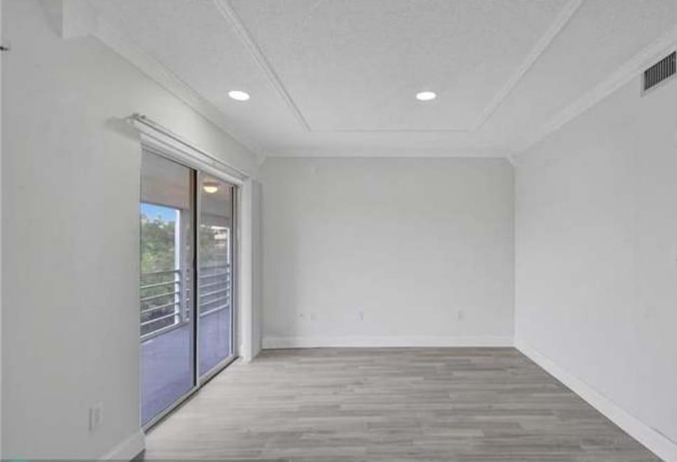 Oaks Condo - Residential Lease
