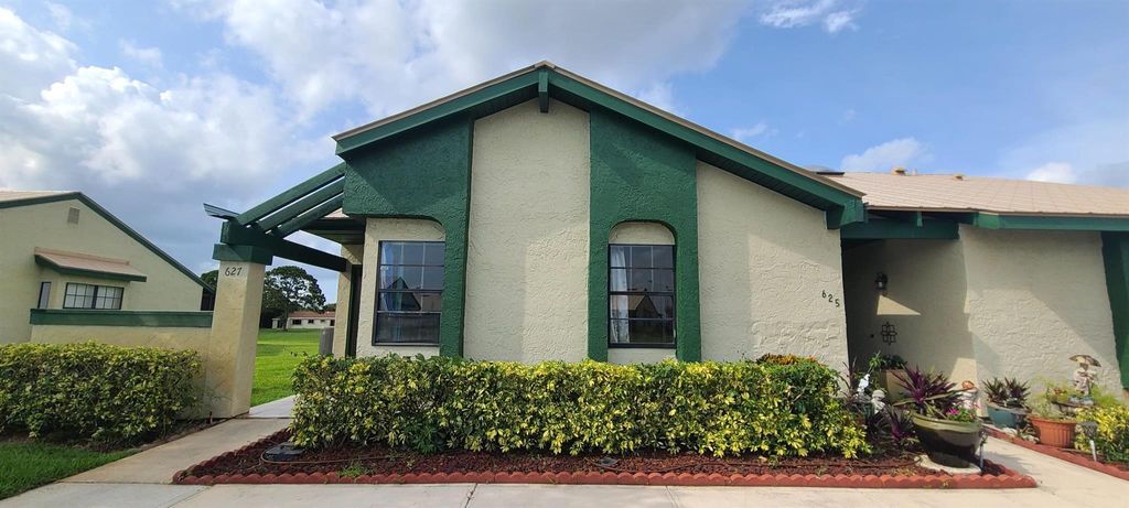 Photo of 627 SW Jeanne Street, Port St Lucie, FL 34953 (MLS # R10899026)