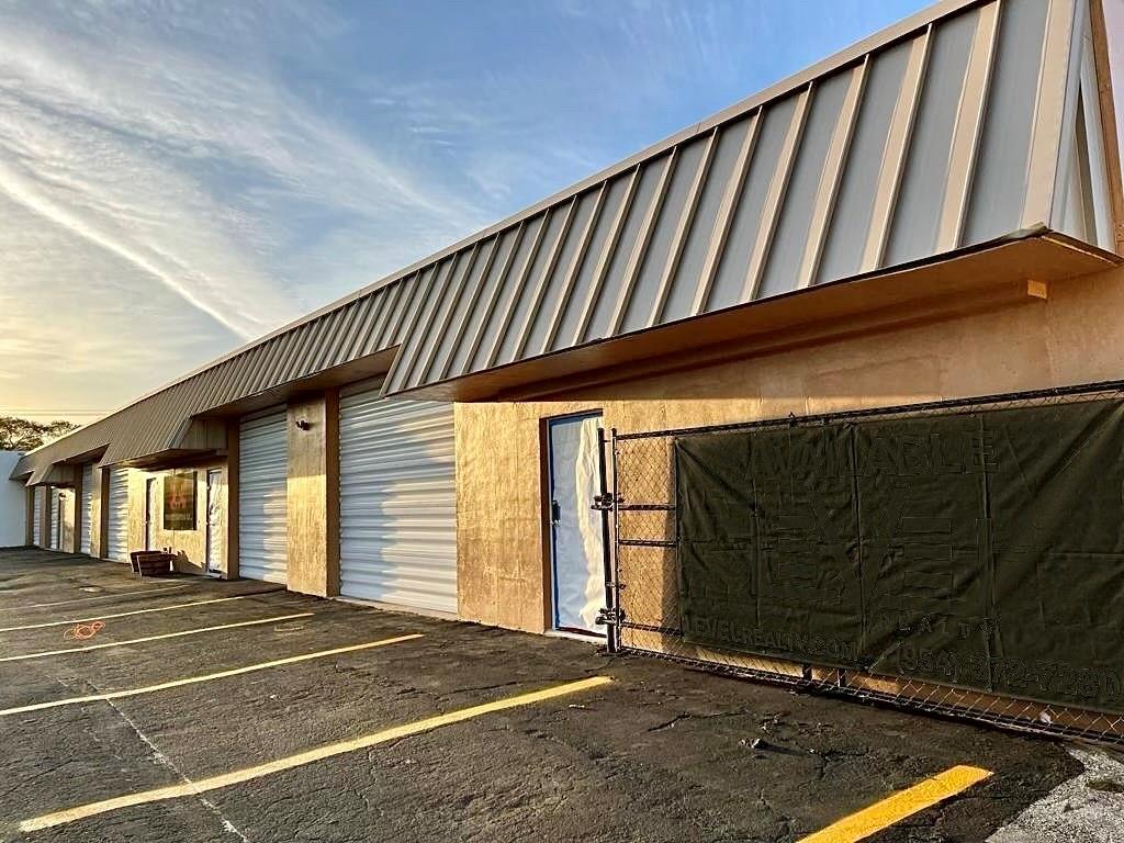 The Oakland Park Warehouses is an industrial warehouse property in Oakland Park, FL. This multi-tenant property has 7 units totaling 12,125 SF. The unit sizes range from 850 square feet to 3,300 square feet. Some units have 10% office, which are air-conditioned. There are a total of 13 grade level overhead doors that are either 12’ x 10’ or 10' x 10' with some units having more than one overhead door. All bays have an 11’ clear ceiling height. Easy access to the I-95 interchange. Zoned I-1 for Light Industrial.