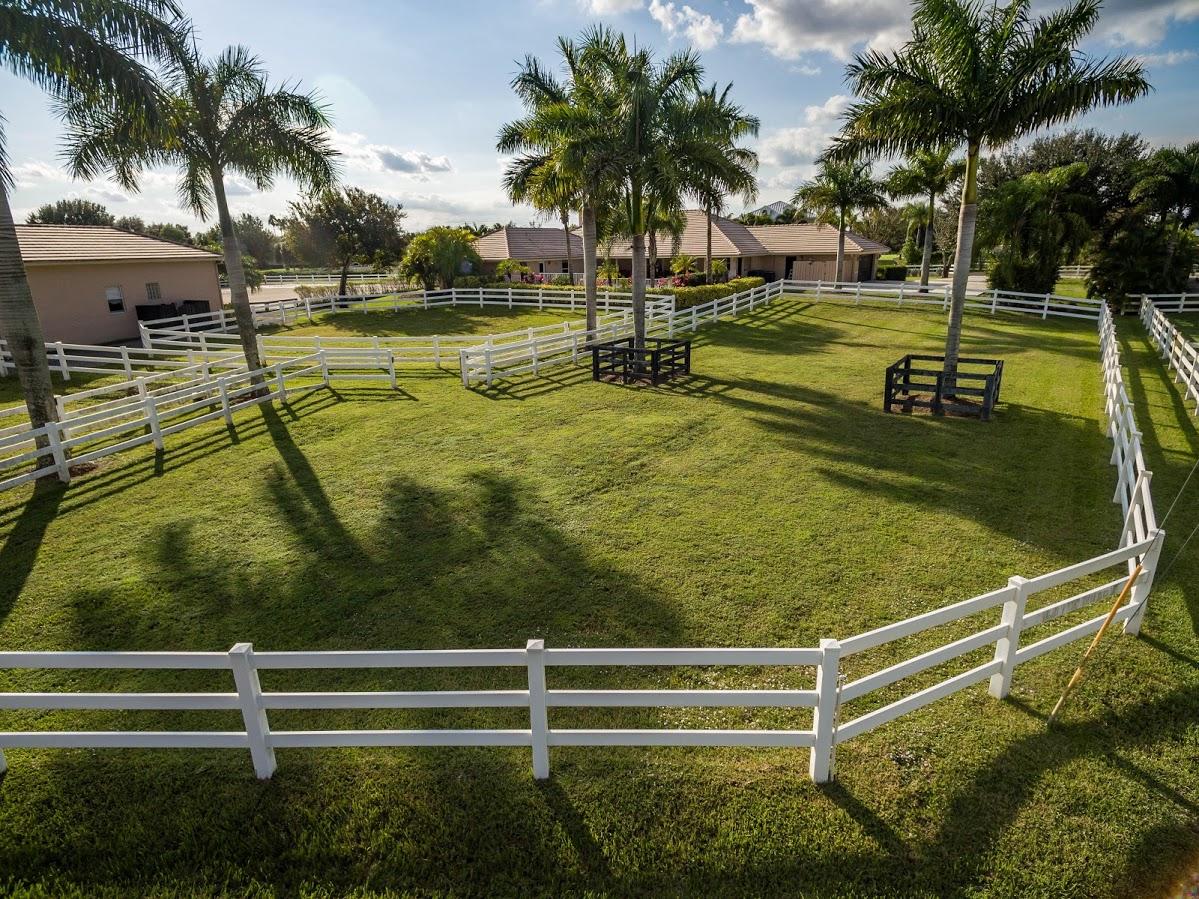 SADDLE TRAIL PARK OF WELL - Residential