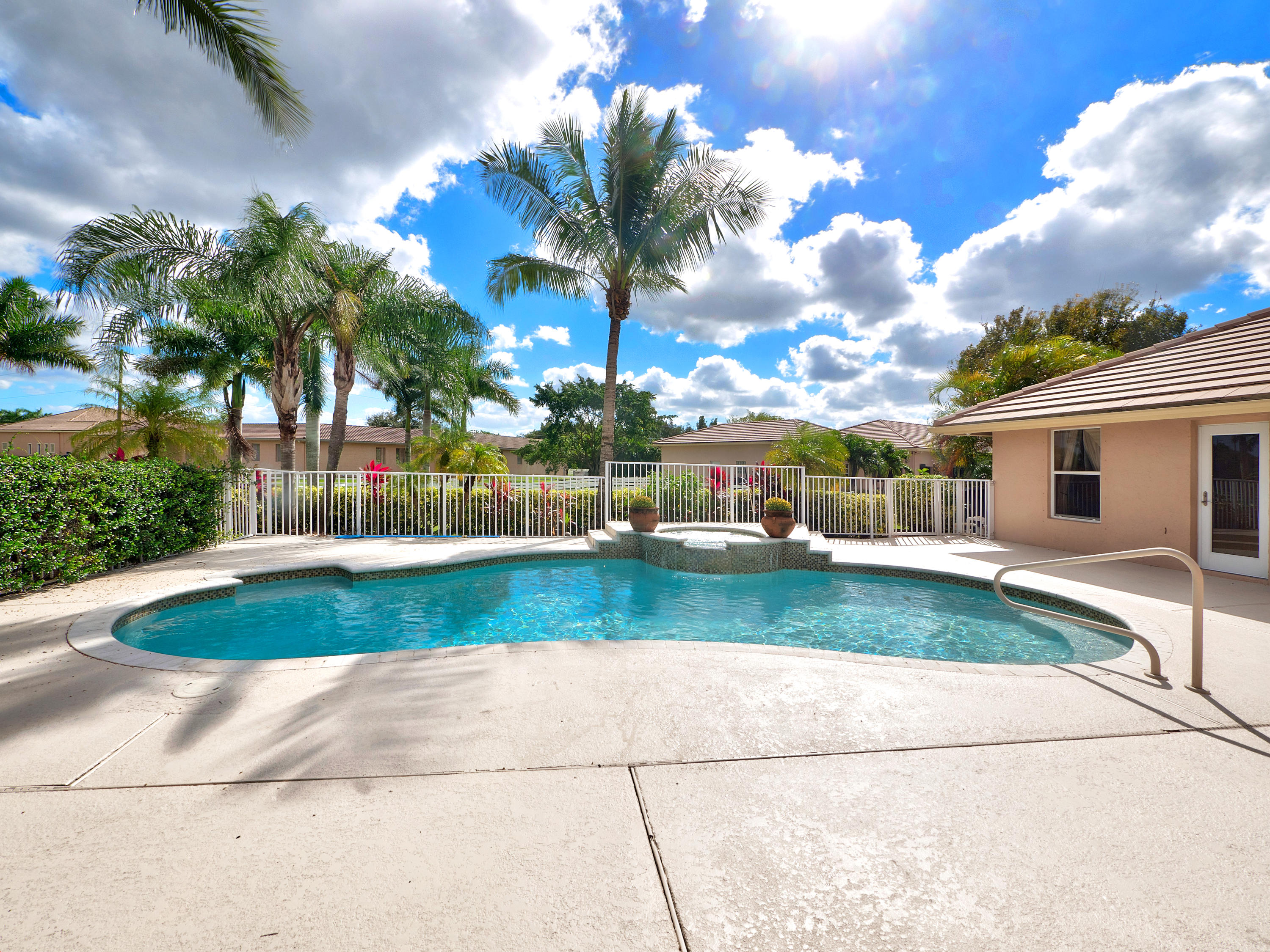 SADDLE TRAIL PARK OF WELL - Residential