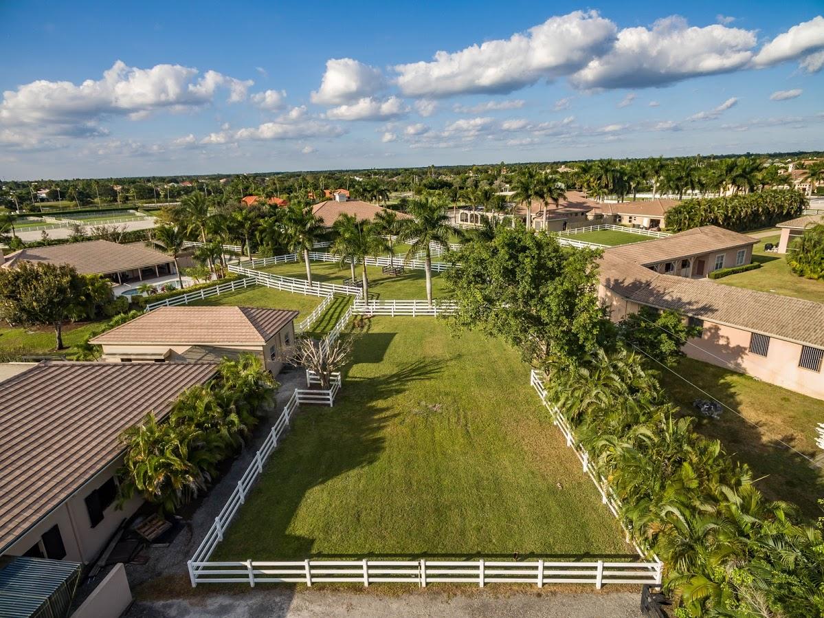 SADDLE TRAIL PARK OF WELL - Residential