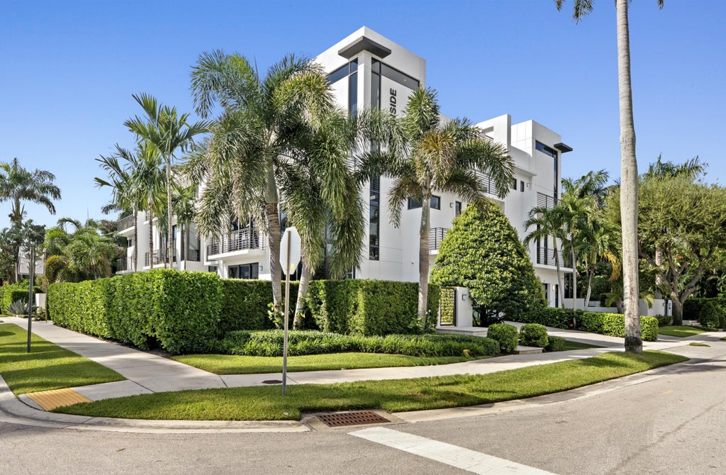 Photo of 160 Andrews Avenue, Delray Beach, FL 33483 (MLS # B26088313)