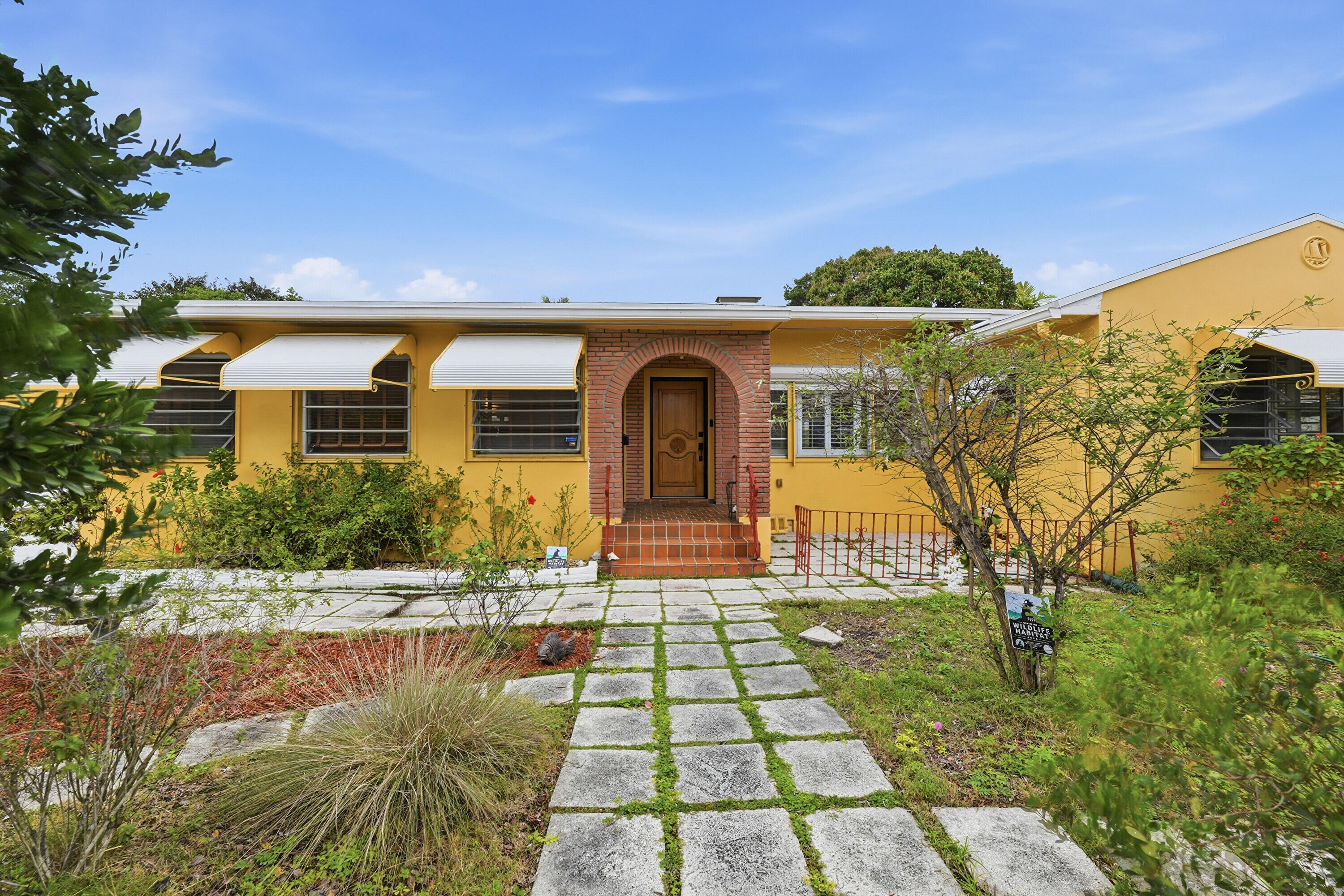 HOLLYWOOD LITTLE RANCHES - Residential