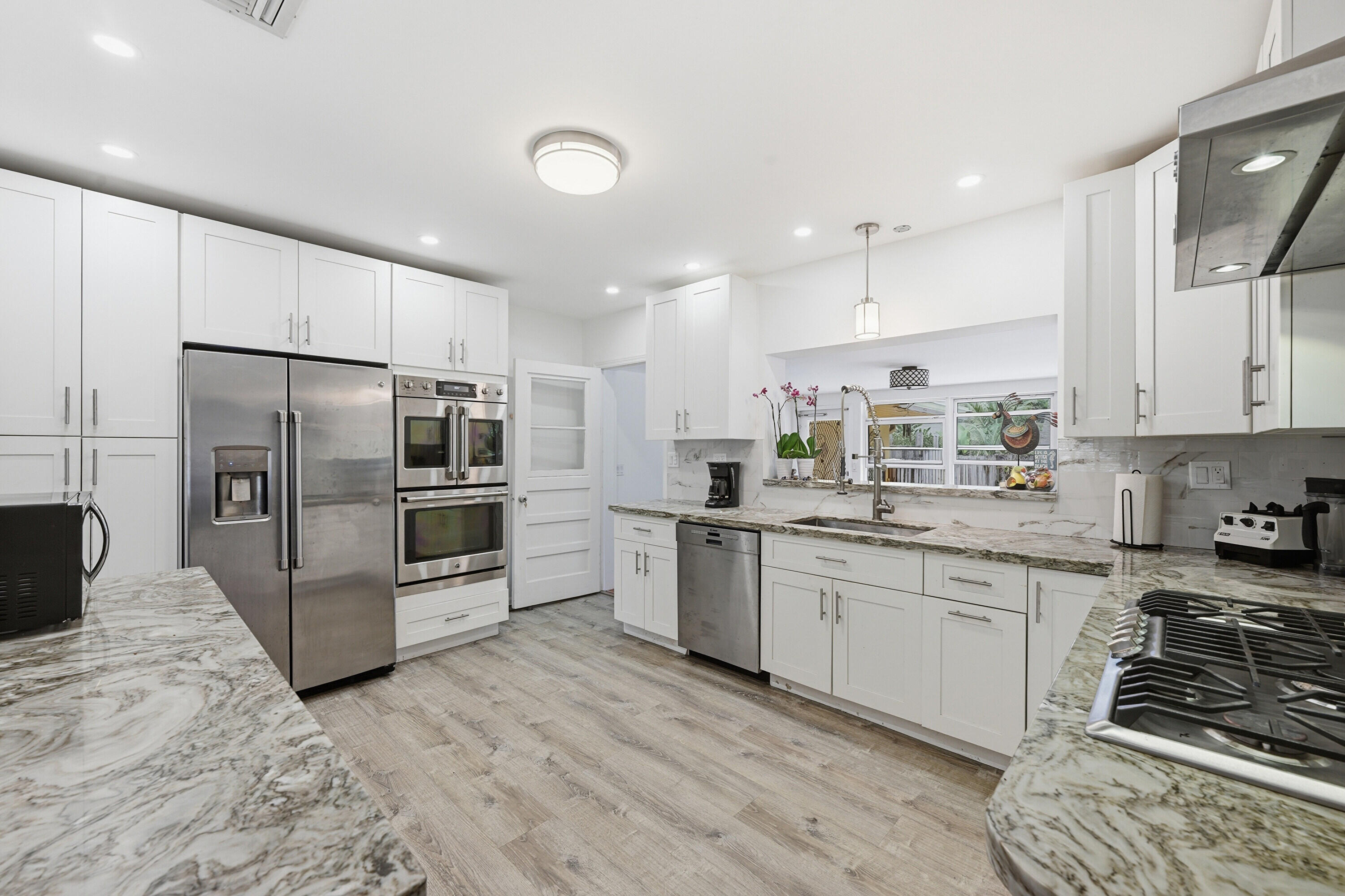 HOLLYWOOD LITTLE RANCHES - Residential