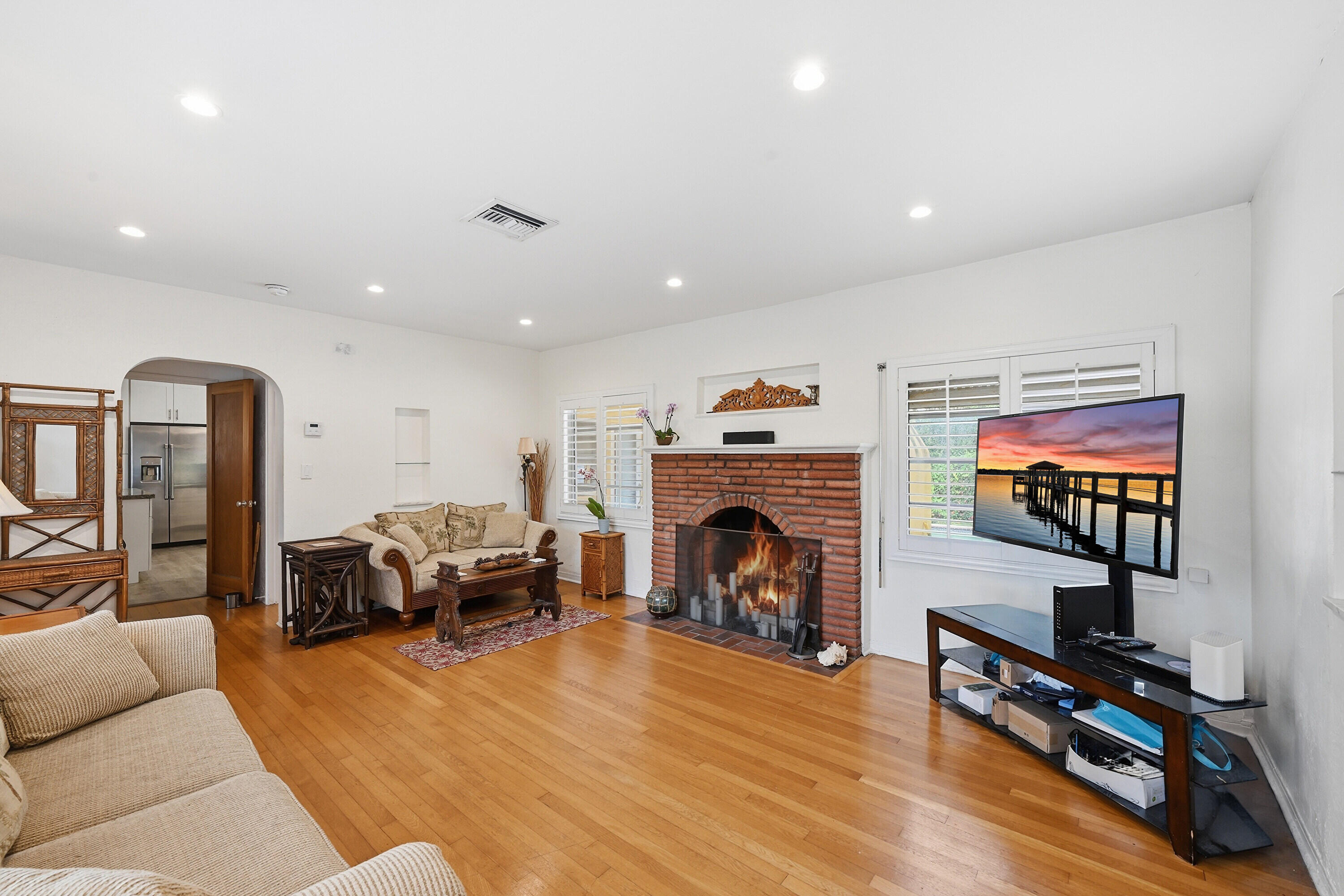 HOLLYWOOD LITTLE RANCHES - Residential