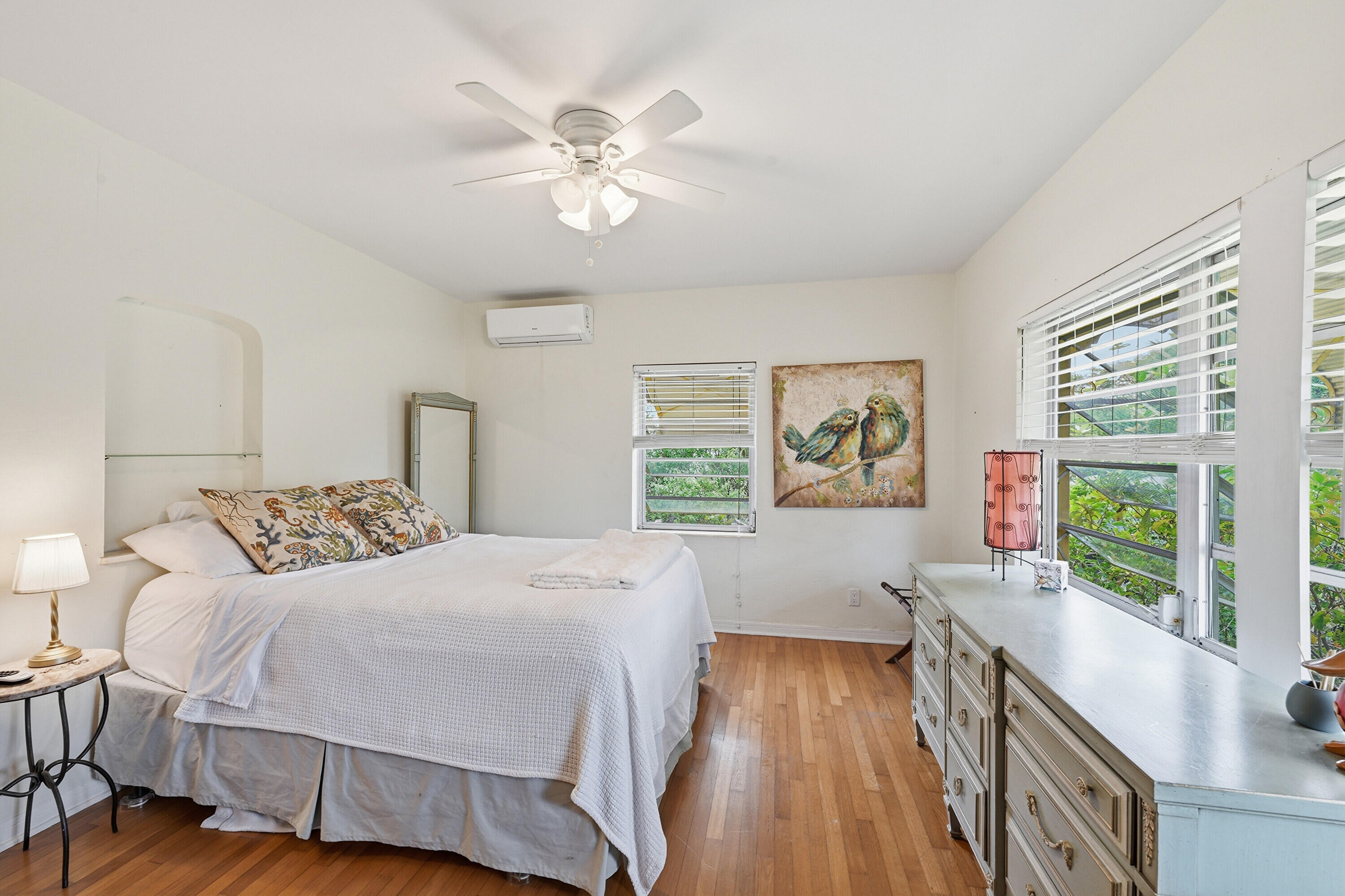 HOLLYWOOD LITTLE RANCHES - Residential