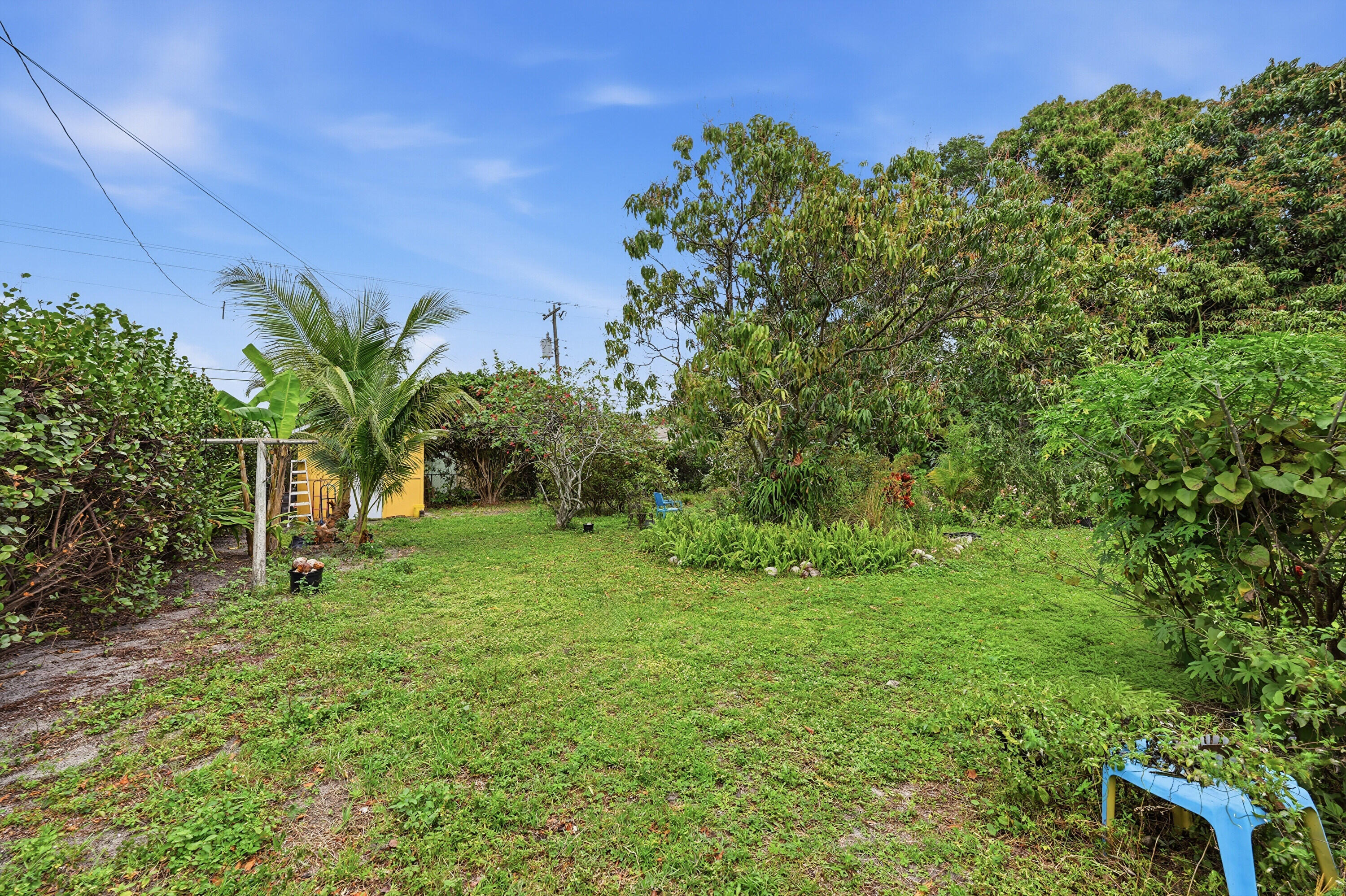 HOLLYWOOD LITTLE RANCHES - Residential