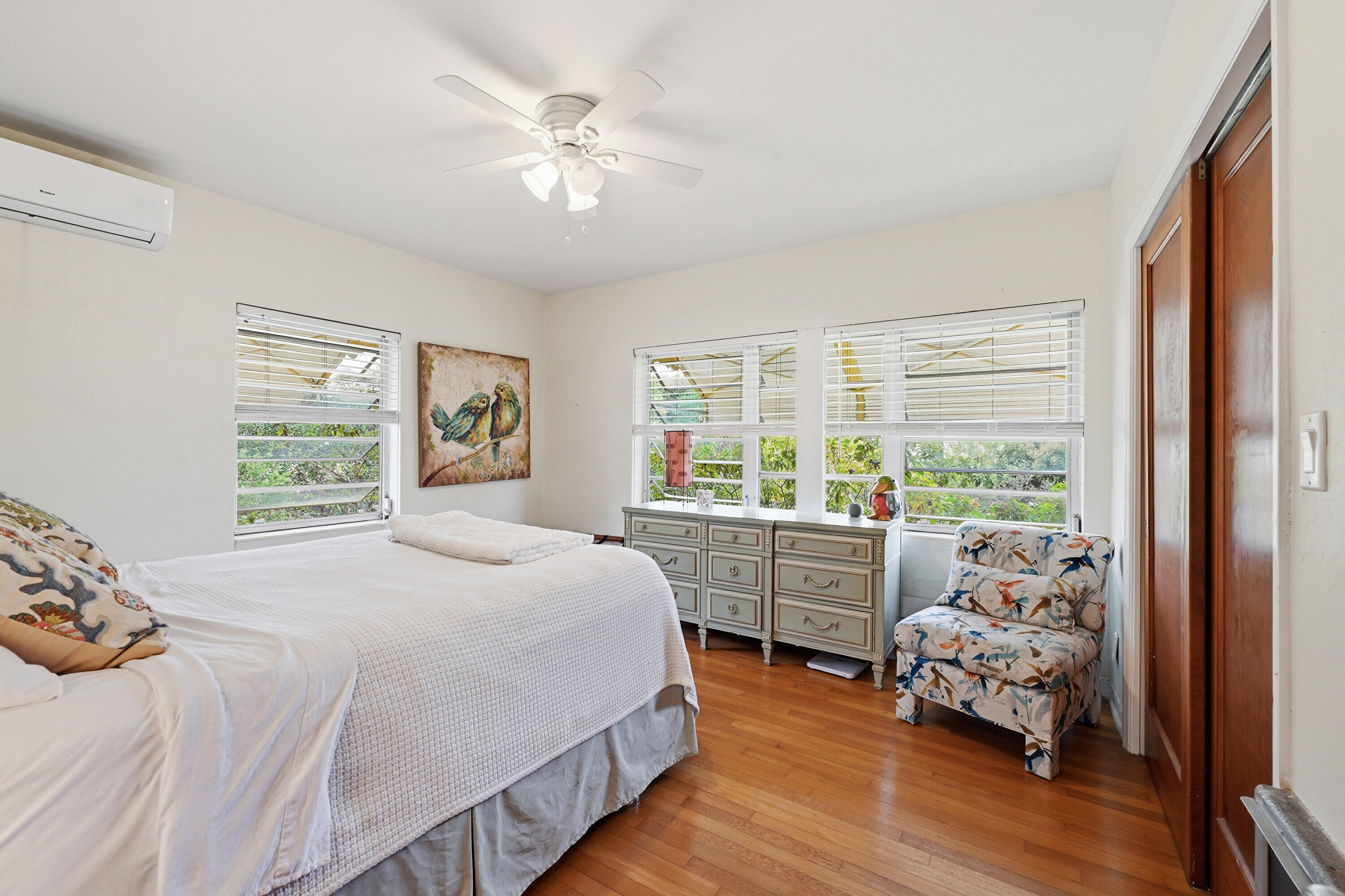 HOLLYWOOD LITTLE RANCHES - Residential