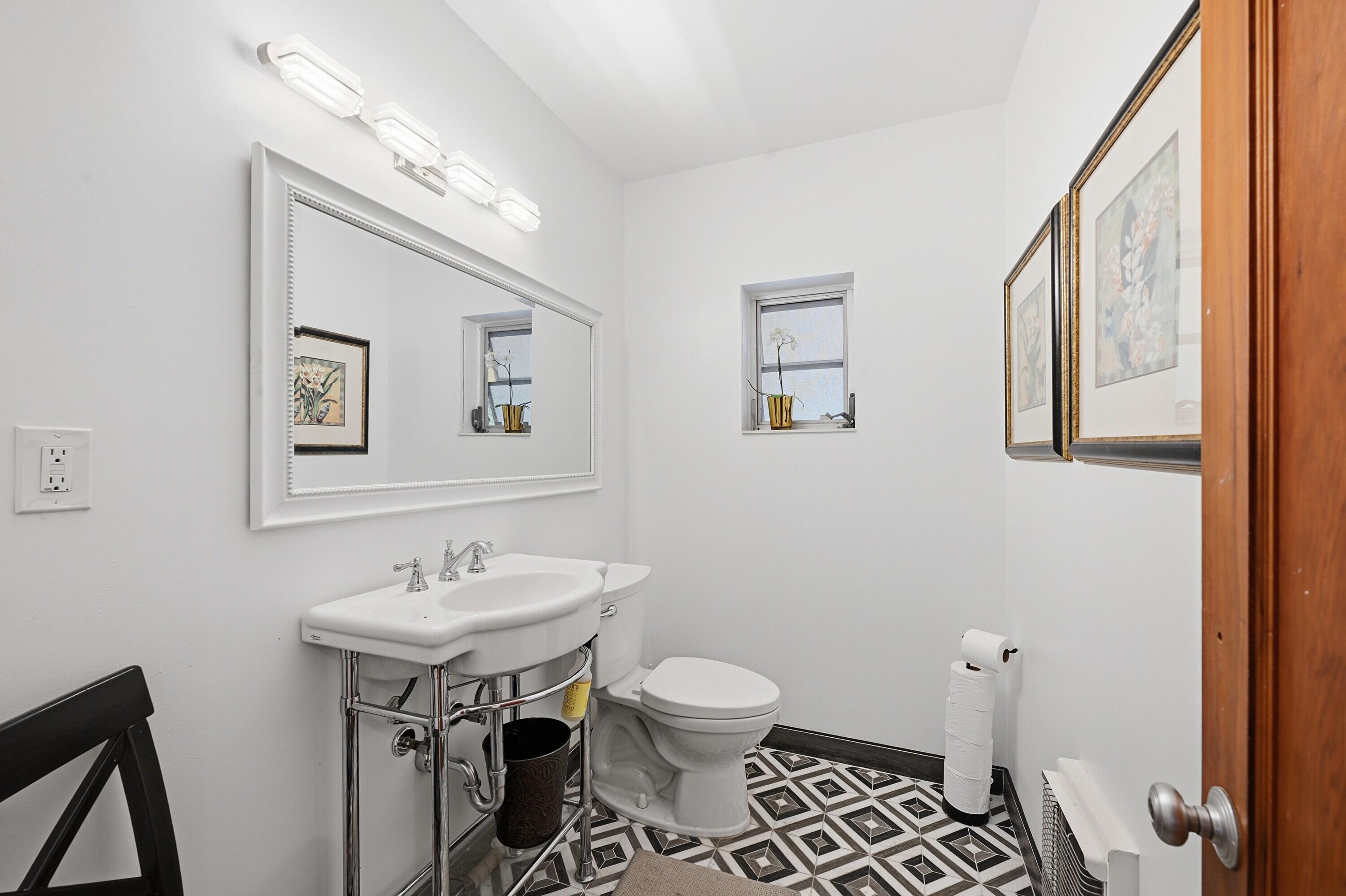 HOLLYWOOD LITTLE RANCHES - Residential