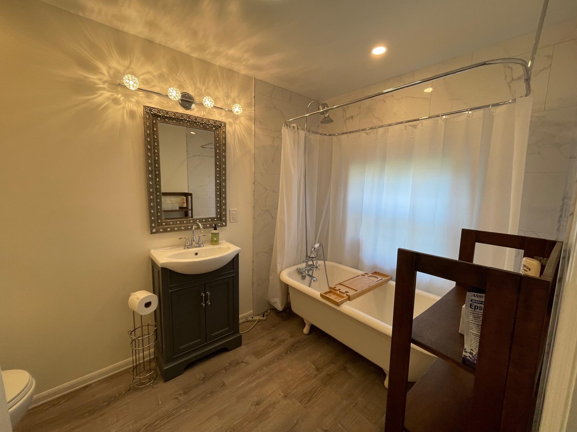 HOLLYWOOD LITTLE RANCHES - Residential