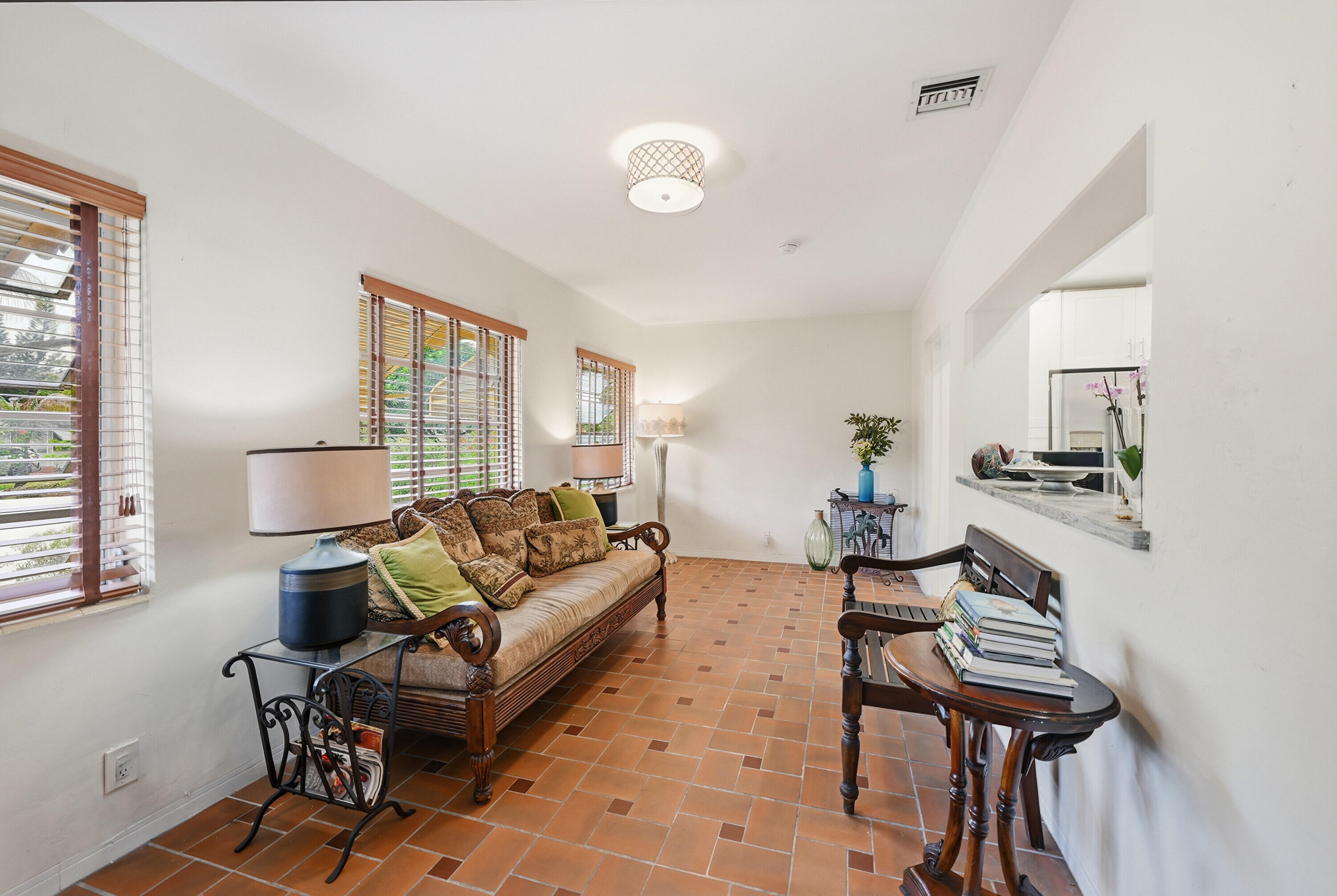 HOLLYWOOD LITTLE RANCHES - Residential