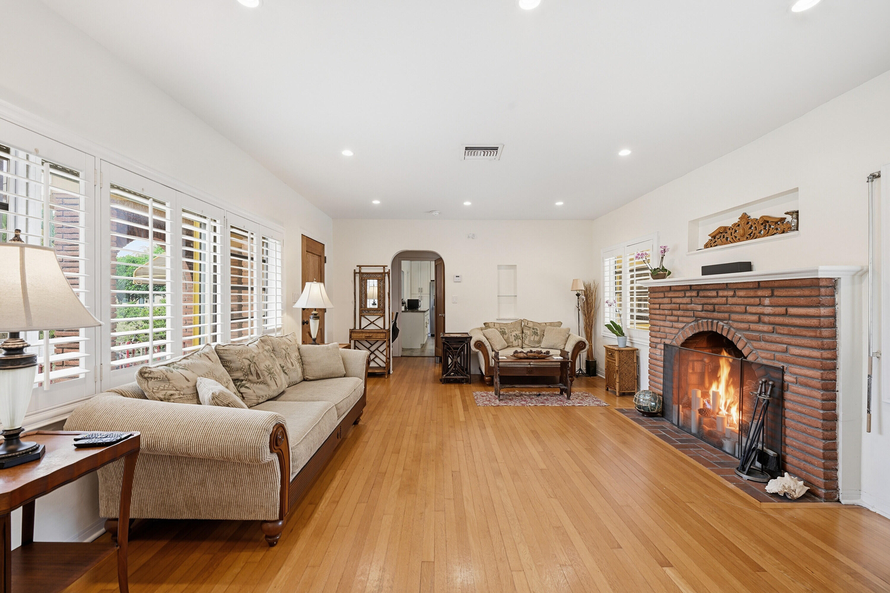 HOLLYWOOD LITTLE RANCHES - Residential