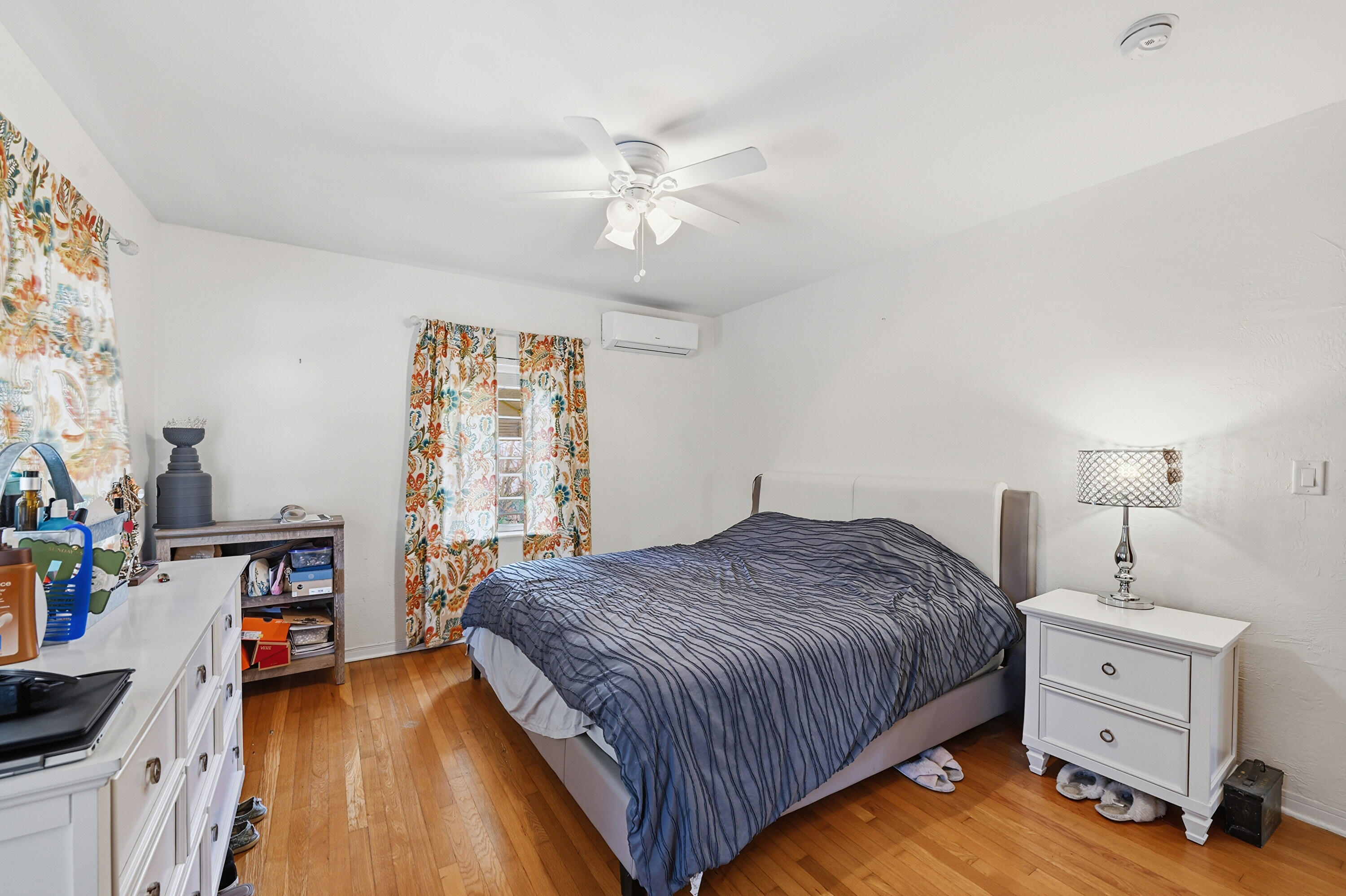 HOLLYWOOD LITTLE RANCHES - Residential