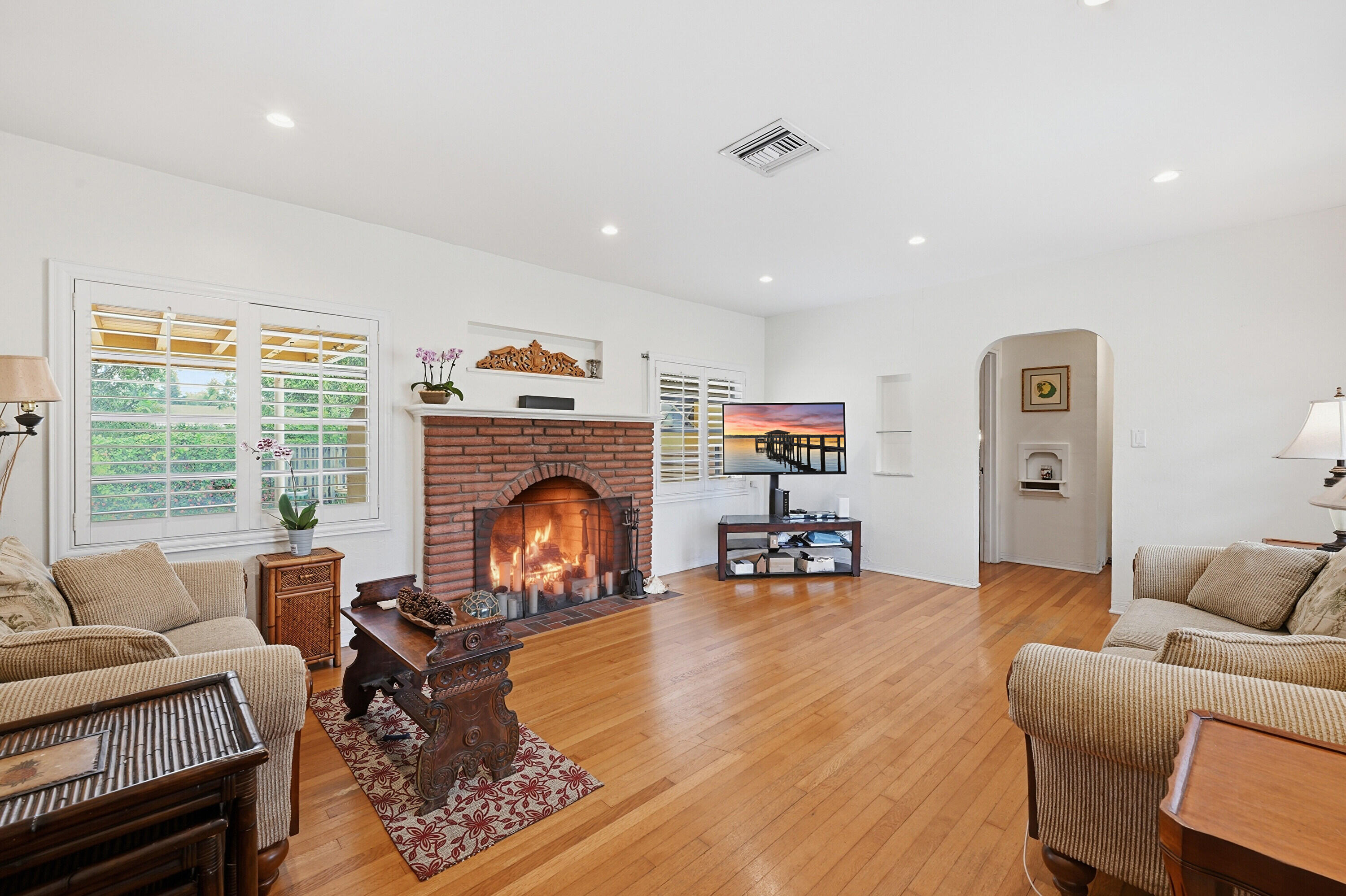 HOLLYWOOD LITTLE RANCHES - Residential