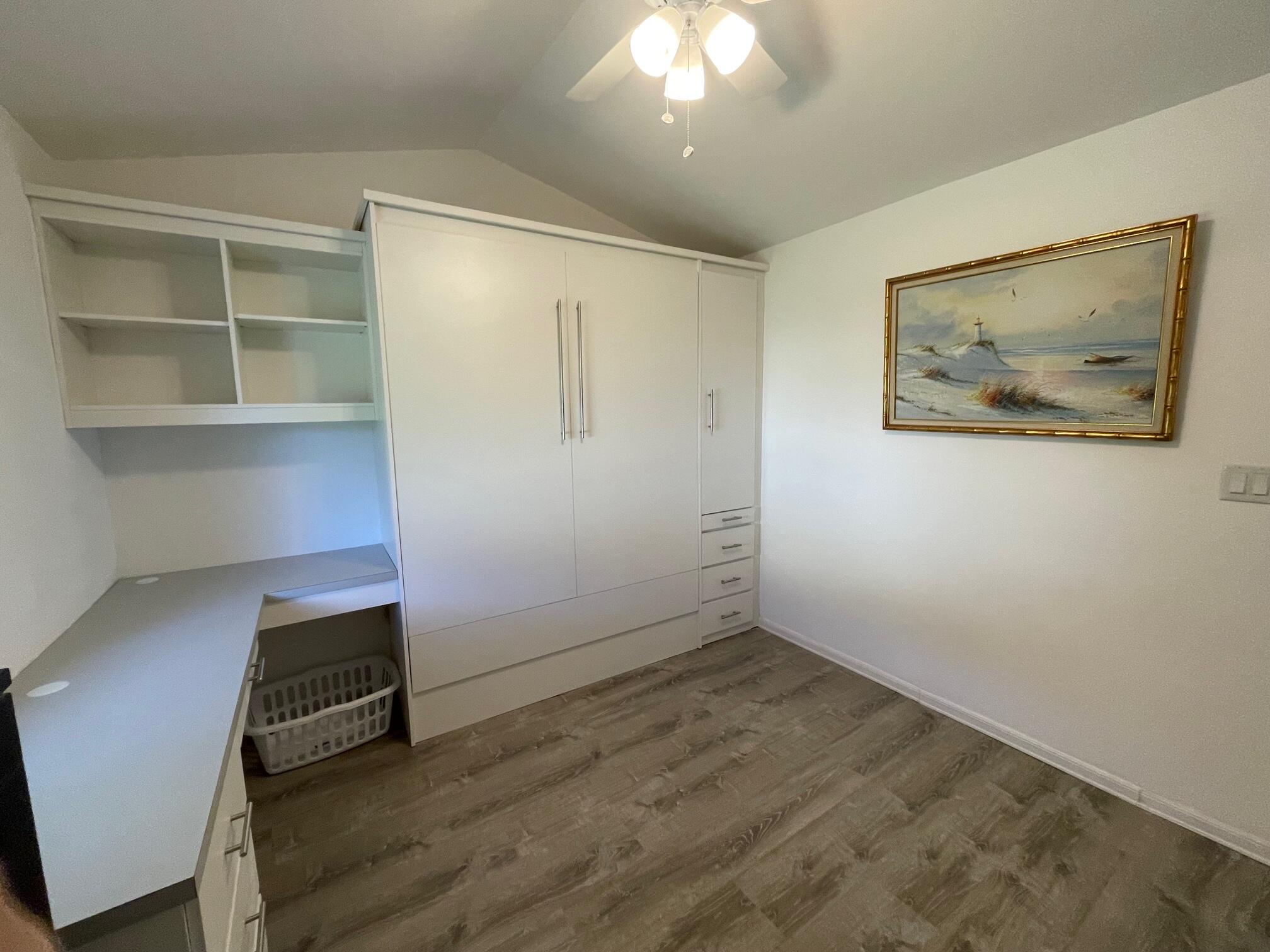 HOLLYWOOD LITTLE RANCHES - Residential