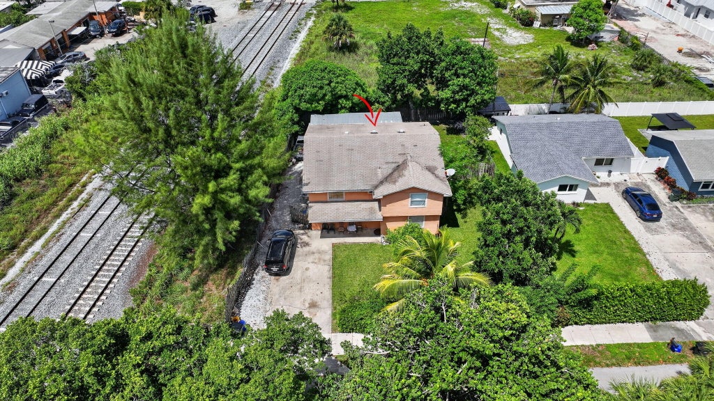 Photo of 115 SE 5TH Street, Delray Beach, FL 33483 (MLS # B26072805)