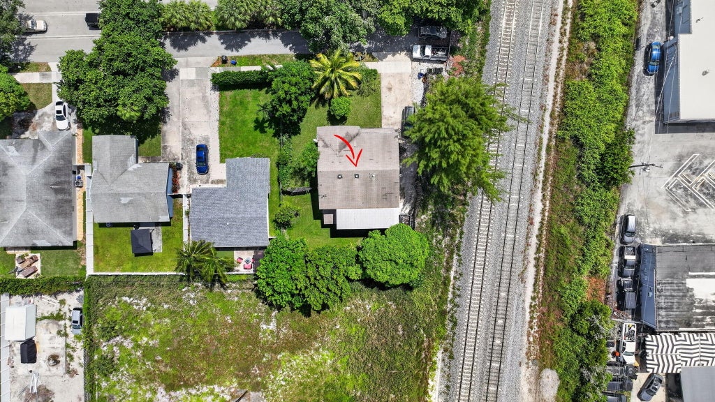 Photo of 115 SE 5TH Street, Delray Beach, FL 33483 (MLS # B26072805)