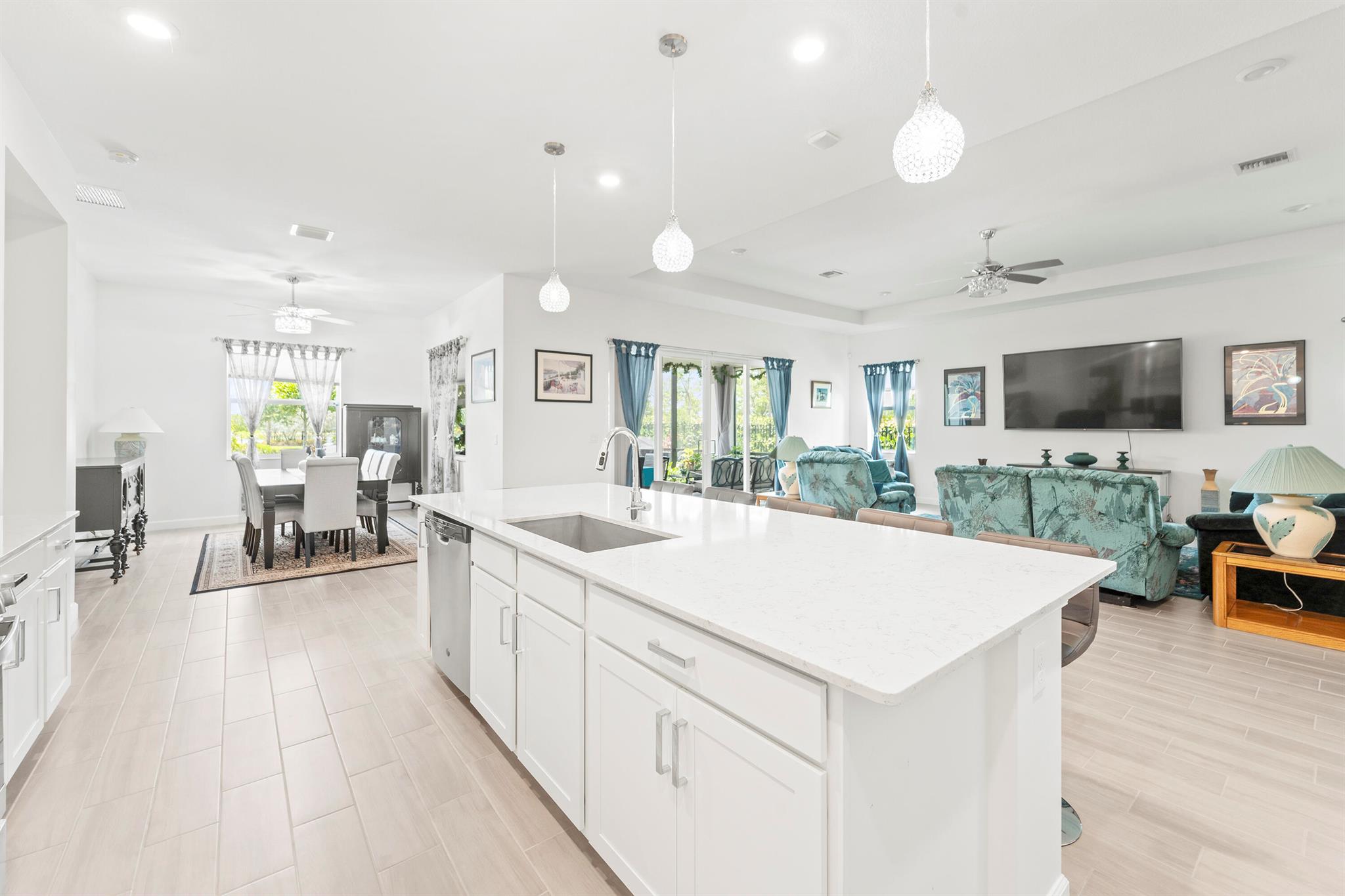 19404 Broad Shore Walk Walk
