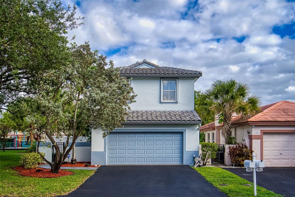 Photo of 7515 NW 3rd St, Plantation, FL 33317 (MLS # F10533460)