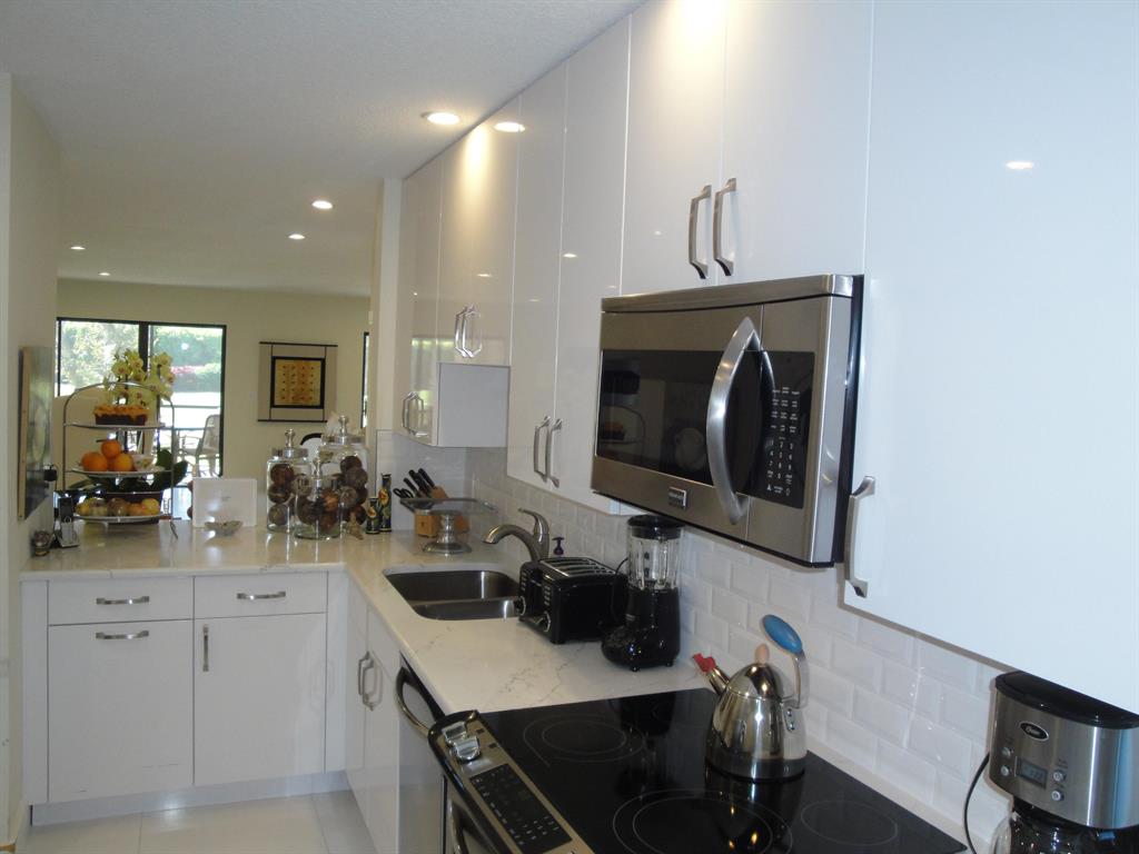 SOUTHPORT AT HUNTERS RUN CONDO - Residential