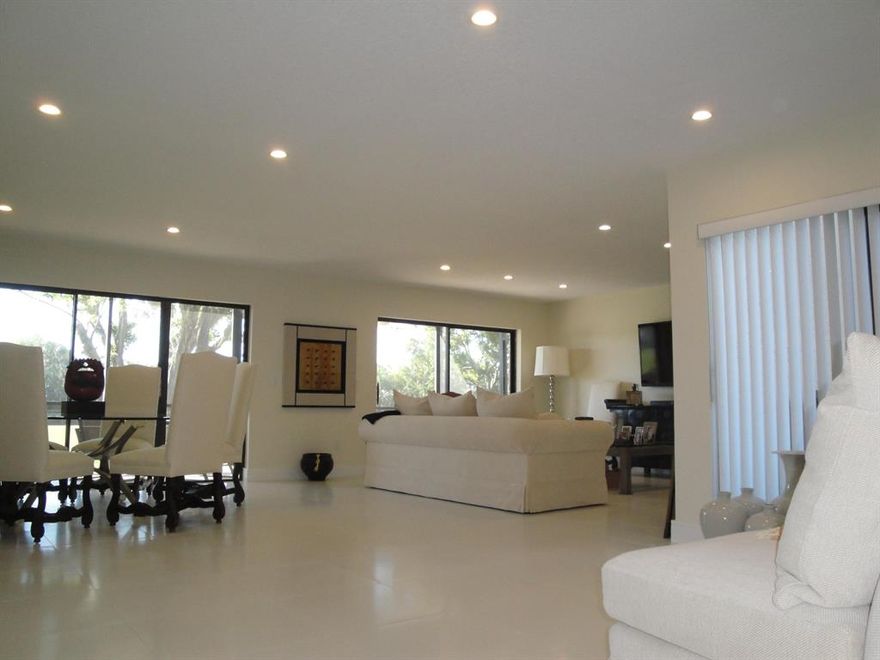 Hunters Run Country Club, Delray Beach/Boynton Border. Totally Re Done Convertible 3 Bedroom 1st Floor.
Bright, White & Light. Stunning Kitchen Featuring Quartz Counters, Stainless Appliances,White Subway Tile Backsplash, Large Pass Thru to Living Room & Dining Room. Bathrooms Totally Updated.Large Screened Patio Overlooking Beautiful Lake & Golf Course. Glass Sliding Doors to Open Side Patio. Possible To Own Golf Cart in Southport w/proper permit & application