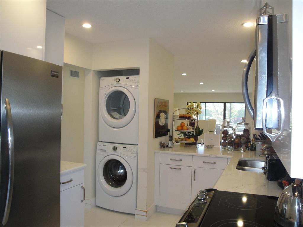 SOUTHPORT AT HUNTERS RUN CONDO - Residential