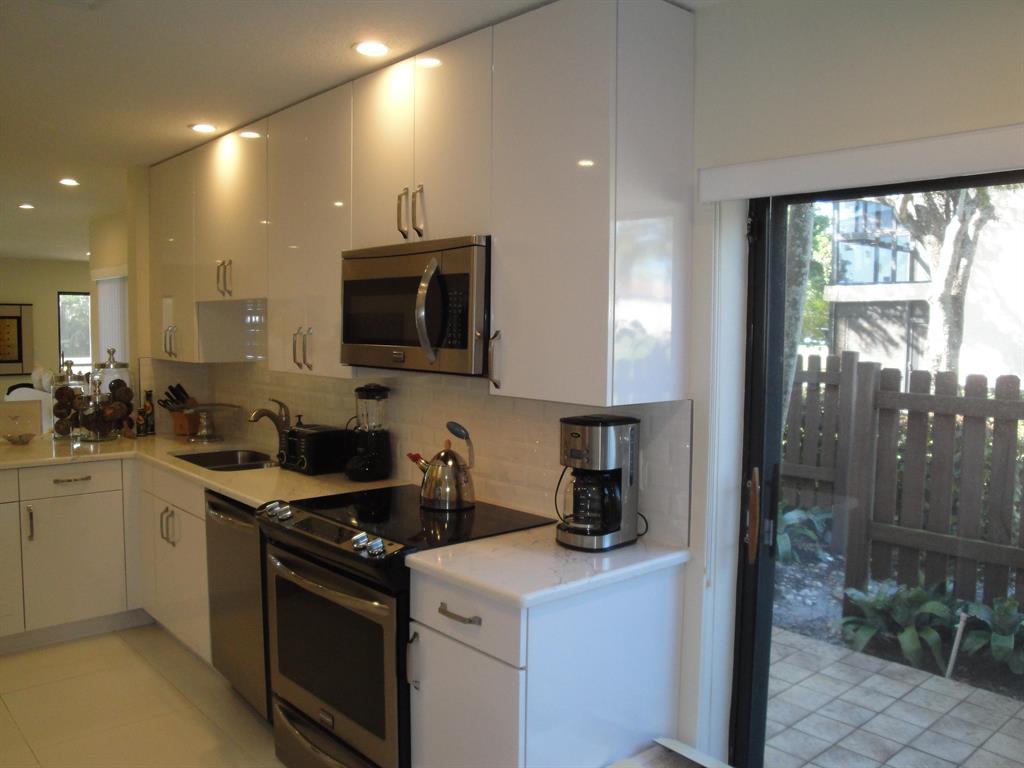 SOUTHPORT AT HUNTERS RUN CONDO - Residential