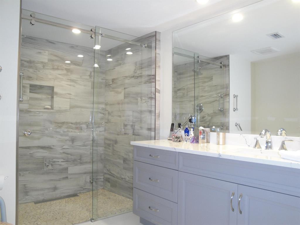 SOUTHPORT AT HUNTERS RUN CONDO - Residential