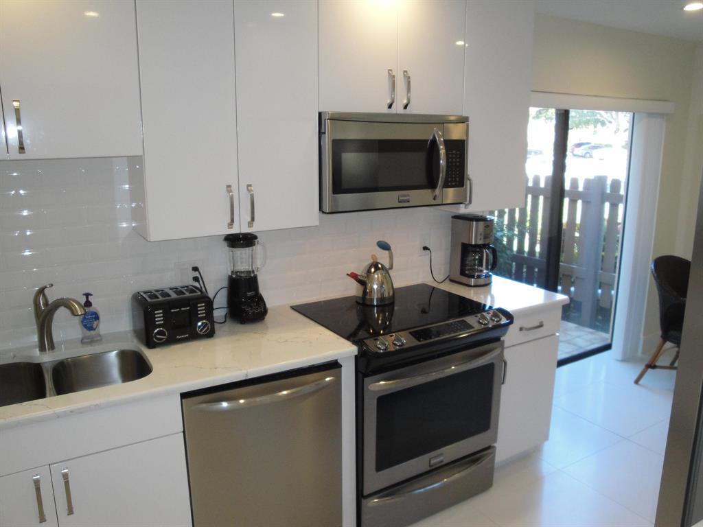 SOUTHPORT AT HUNTERS RUN CONDO - Residential