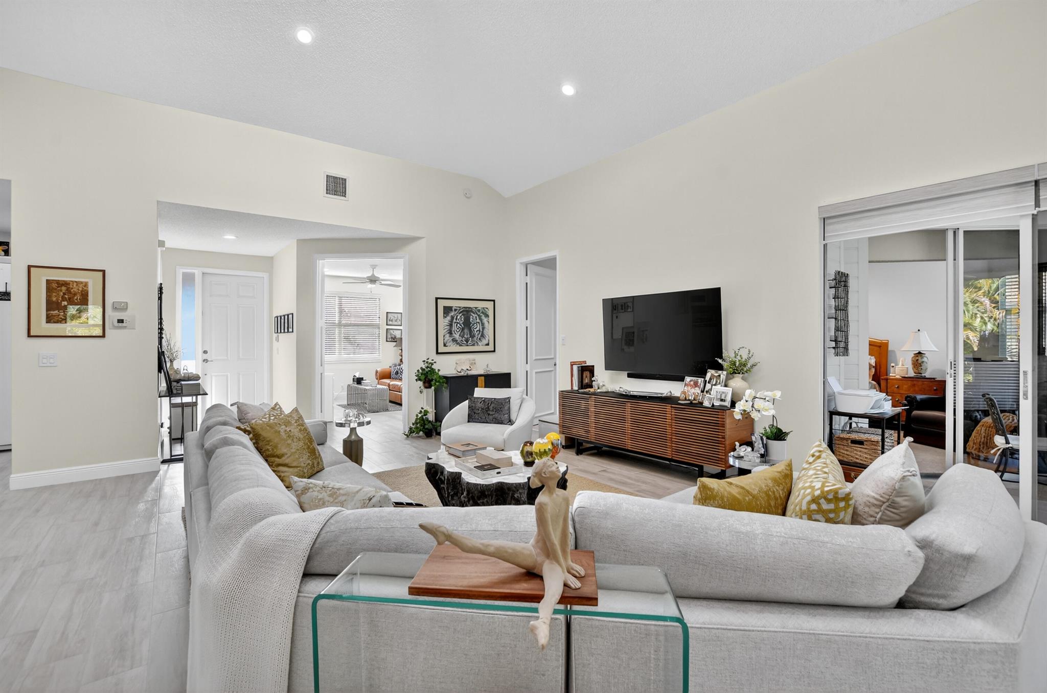 THE COVE - Residential