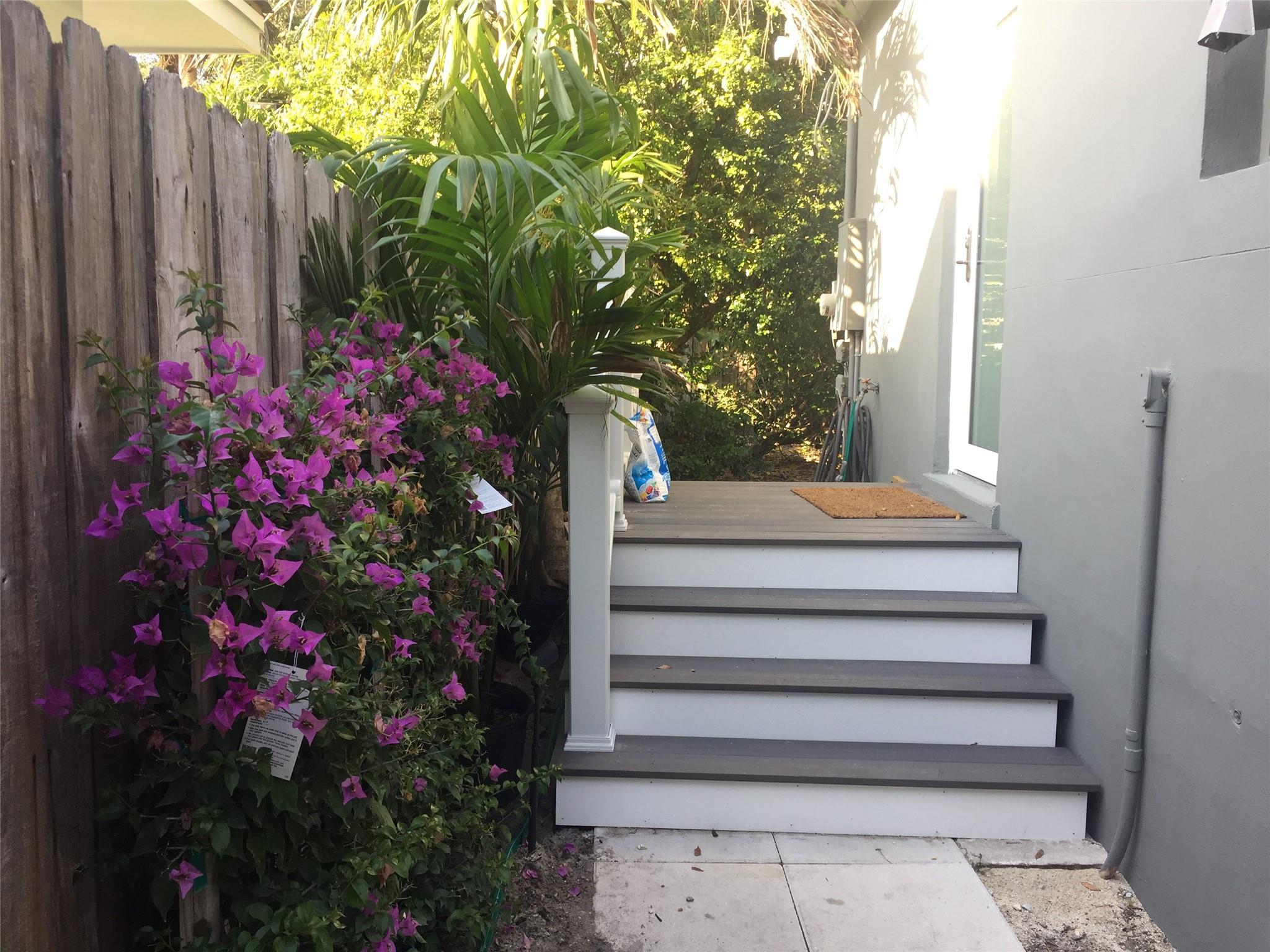Beautiful Zen studio, Furnished & spotless.
5 mins to downtown Ft Lauderdale in the wonderful neighborhood of River Oaks, 10 mins to the beach, 10 mins to the airport, 5 mins to Las Olas bars and restaurants, Minutes to Lauderdale Marine Center and 5 mins to 595/95. Lovely Patio with tropical backyard for your own peaceful Shangri-La.
Washer/Dryer in unit, Hot Plate, Fridge, Microwave w BBQ in patio
Cable & utilities included
Parking in driveway
Gorgeous safe neighborhood with beautiful old Oak trees.
Available from July 20th
$1650/M for single person
Lease term M-M for 1 Year
Studio 375 Sq Ft
NO Pets
No smoking in unit
Owner Agent
APPOINTMENT only