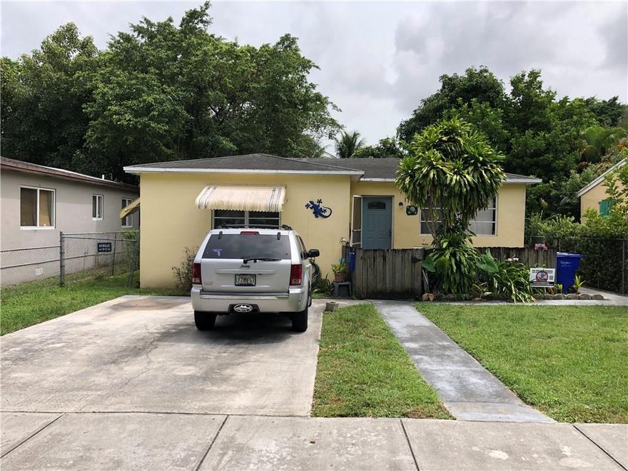 Great opportunity for this single family home that's been turned into a cash cow. Property has been divided into  2/1 in front unit and a 1/1 in the back. Keep making income as is or convert back into a 3/2. Property needs updating but is diamond  in the​​‌​​​​‌​‌​​​‌‌​​​‌‌‌​​‌​​‌‌​​​​ rough.