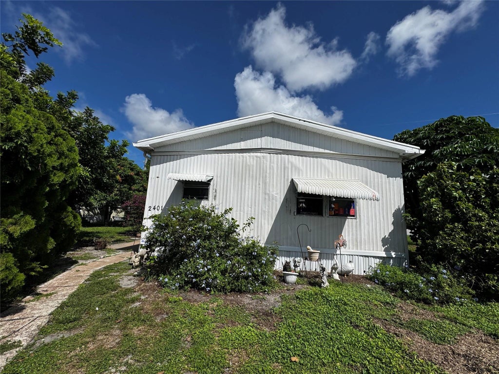 Photo of 2401 21st Way, Boynton Beach, FL 33436 (MLS # F10526531)