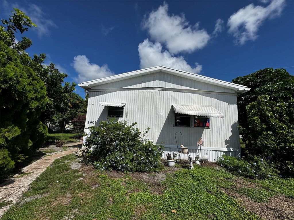 Photo of 2401 21st Way, Boynton Beach, FL 33436 (MLS # F10526531)