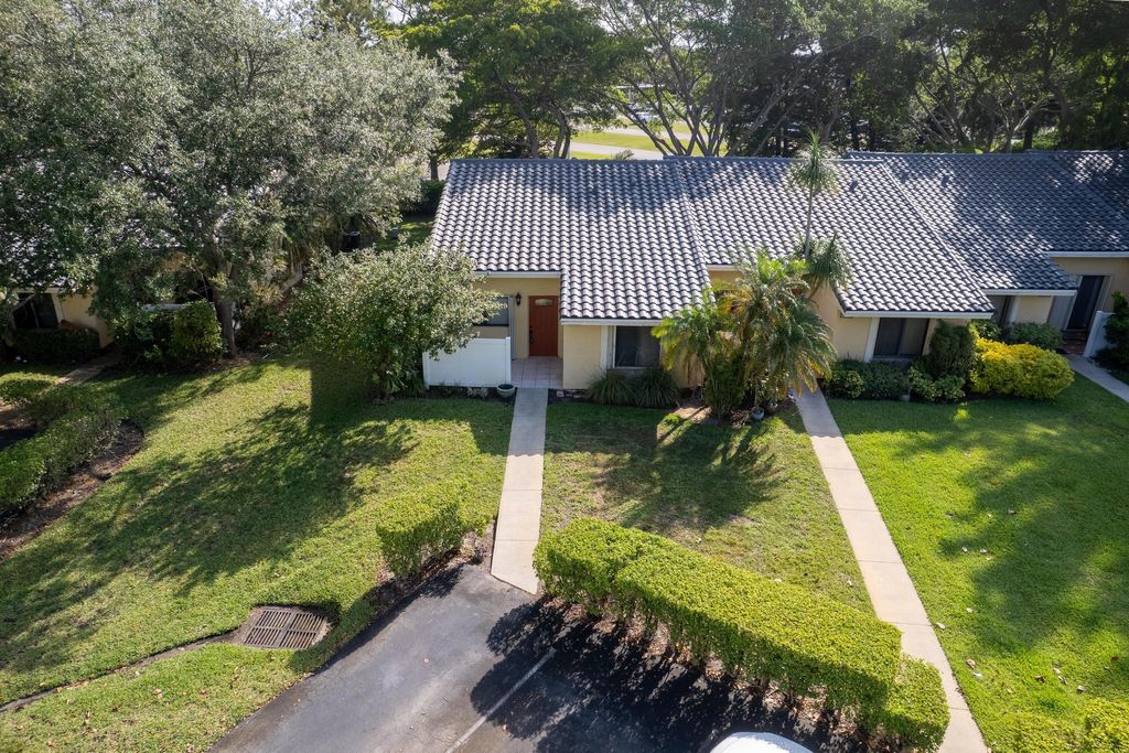 Photo of 6779 Bridlewood Court, Boca Raton, FL 33433 (MLS # B26024919)