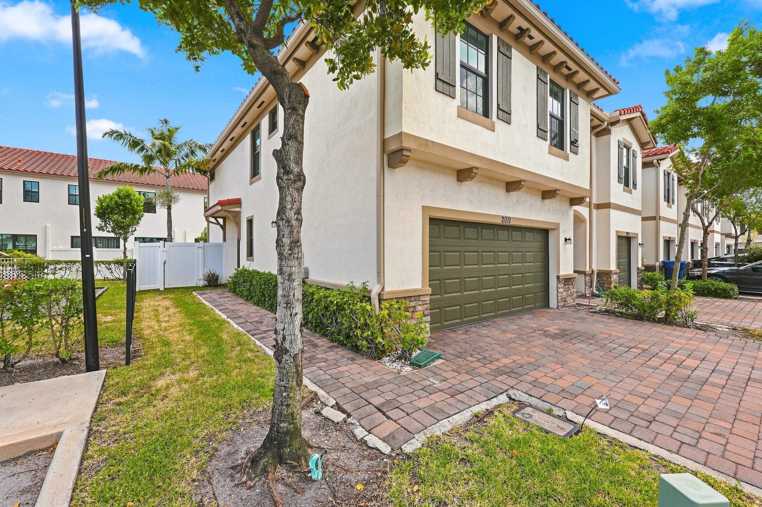 2011 Tamarind Drive