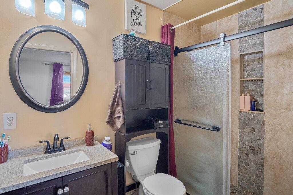 CRESTHAVEN TOWNHOMES COND - Residential