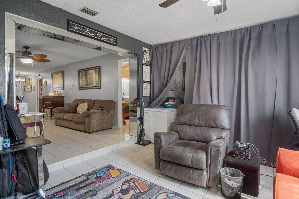 CRESTHAVEN TOWNHOMES COND SEC 4 - Residential