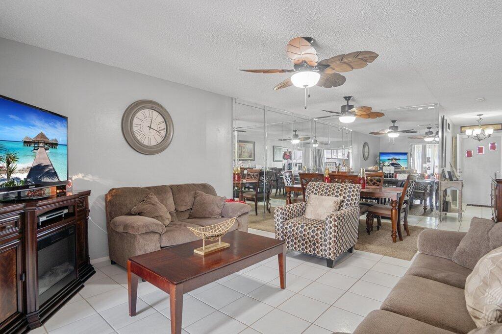 CRESTHAVEN TOWNHOMES COND - Residential