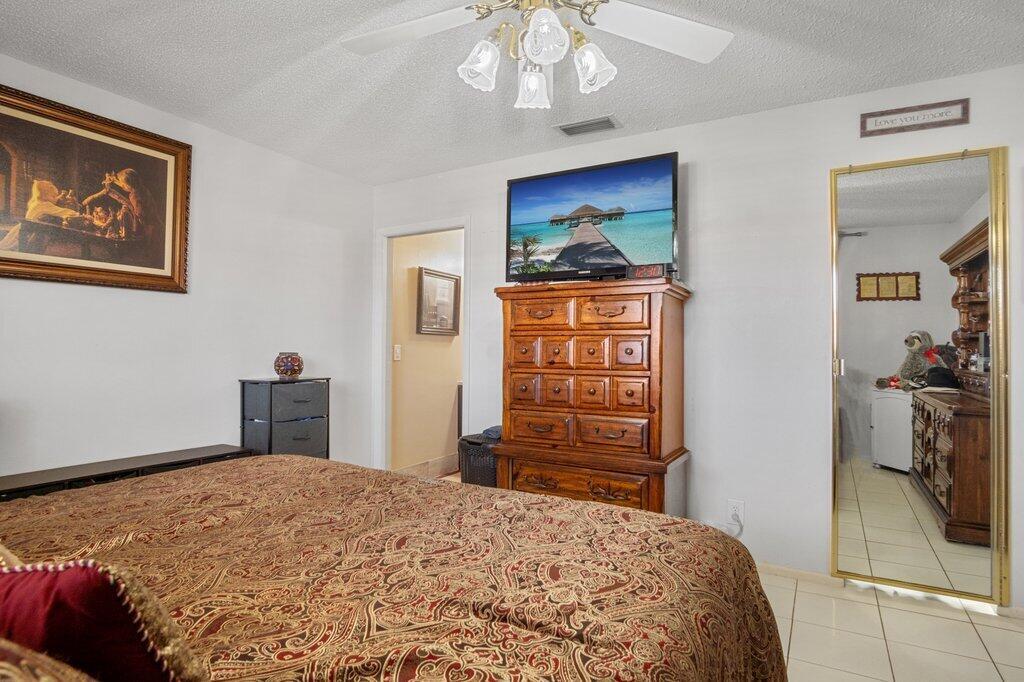 CRESTHAVEN TOWNHOMES COND - Residential