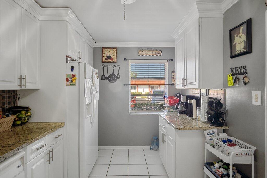 CRESTHAVEN TOWNHOMES COND - Residential